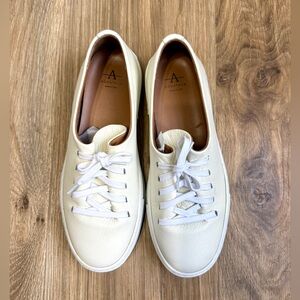 Aquatalia Cream Leather Low Top Sneakers Size 9 EUC Made in Italy